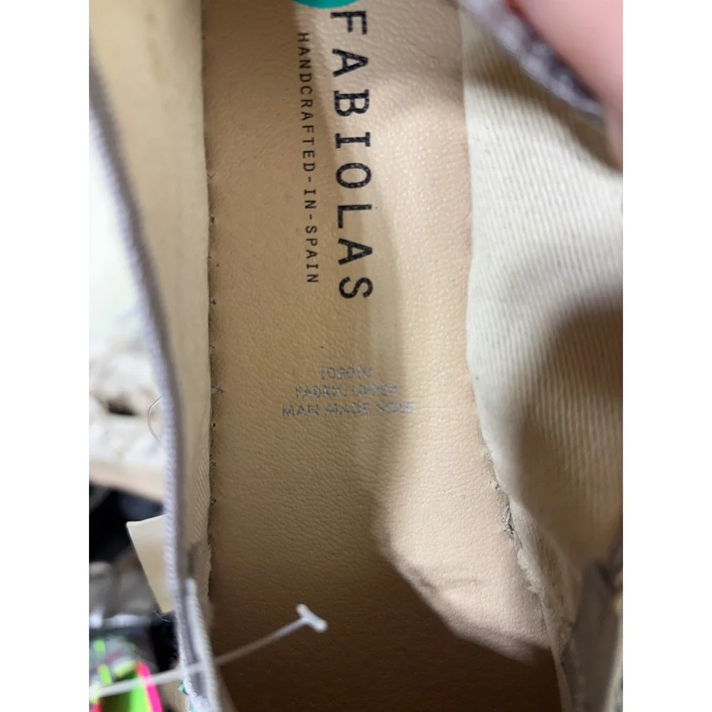 Fabiolas Espadrilles Size 8 Floral Embroidered Silver Handcrafted Spain EU 39
